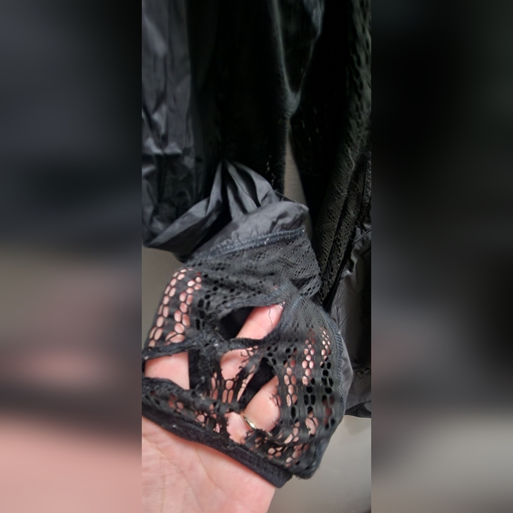 Flawed-Lululemon Lightweight Rain Jacket - image 5